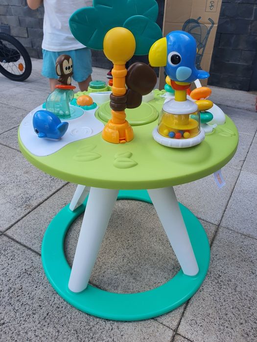 Mesa de brincar para bebes com cadeira giratória