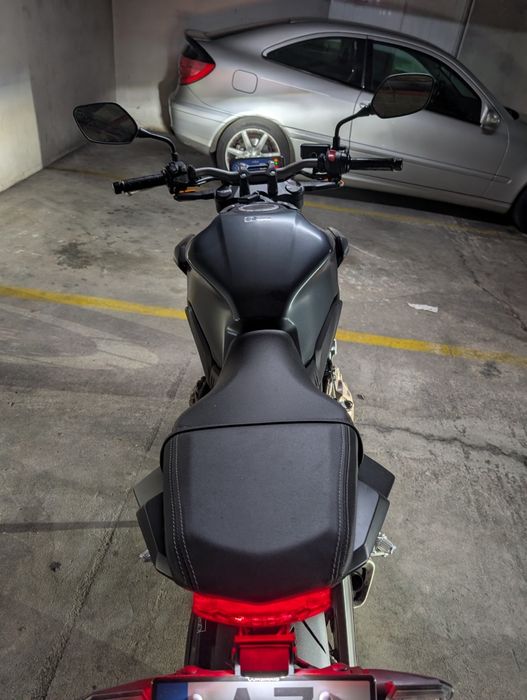 Honda Cb650r 2023 - Gray - 2500kms