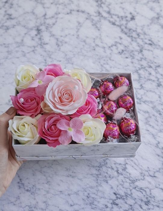 Flower Box z mydlanymi kwiatami  Lindor