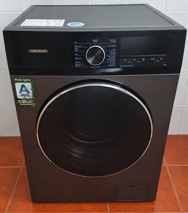 Máquina de lavar roupa com 2 meses