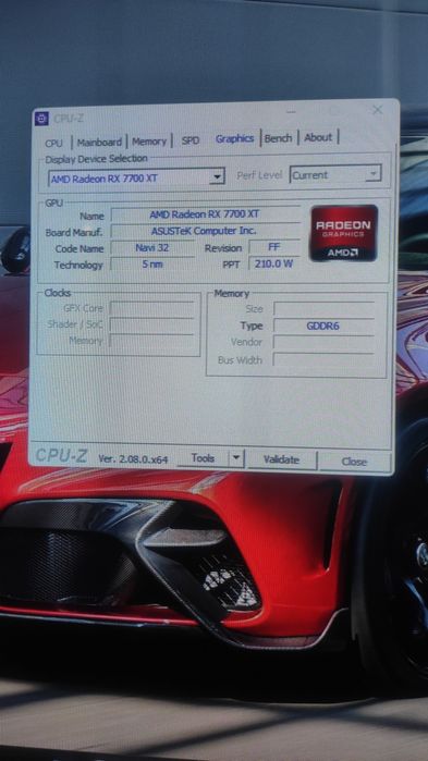 Asus Radeon RX 7700 XT Dual OC.