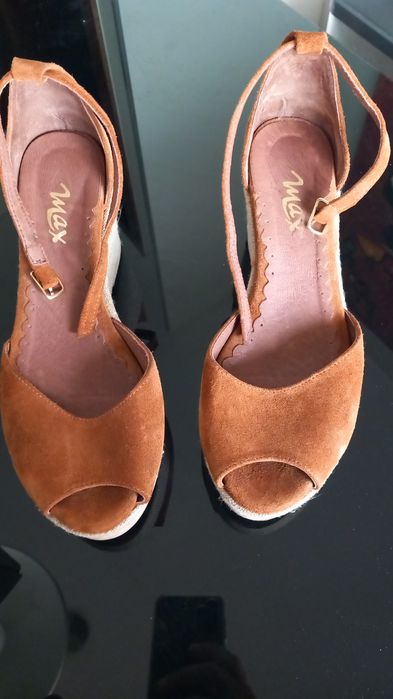 Sandálias Max tamanho 37.