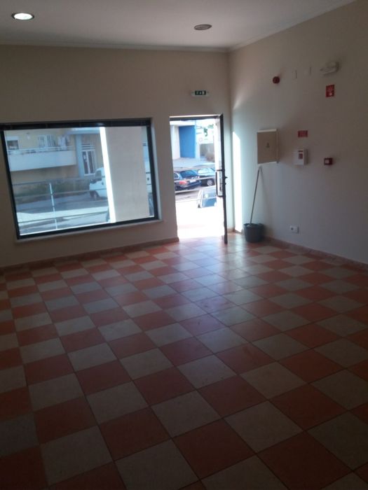 Loja 30m2 alto alfarrobal
