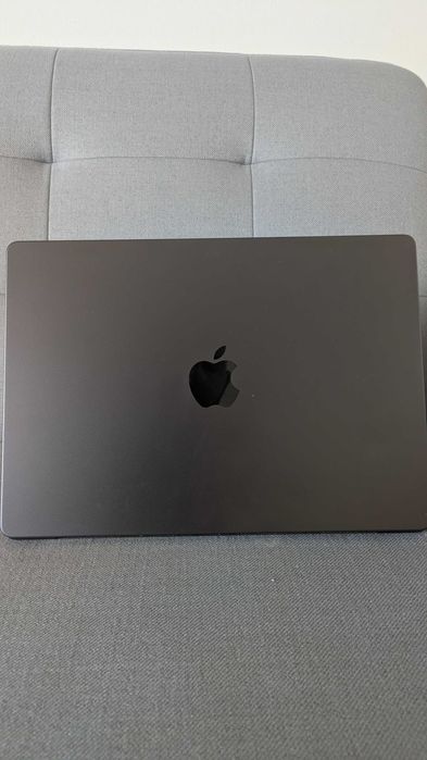 MacBook Pro 14" M3 Pro / 18 GB RAM / 512 GB SSD / 98 cykli