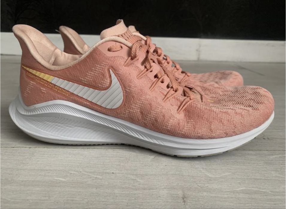 Кросівки  фірми Nike