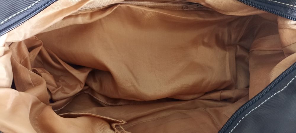 Mala castanha com alças médias muito pouco usada