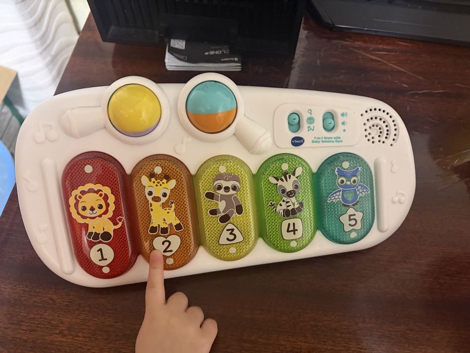 Обміняю дитяче піаніно  на велику шоколадку