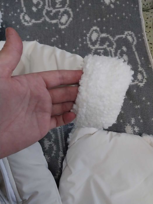 продам зимовий комбінезон,підійде що дівчинці що хлопчику.