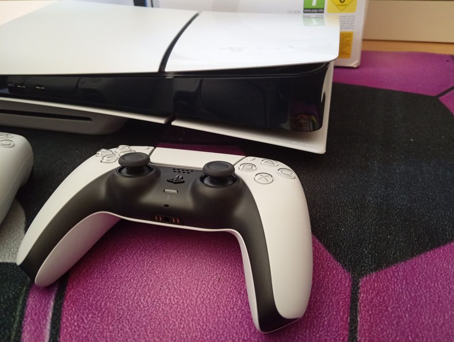 PS5 Slim 1TB (Edição Disco) + 2 Comandos DualSense + Fatura e Garantia