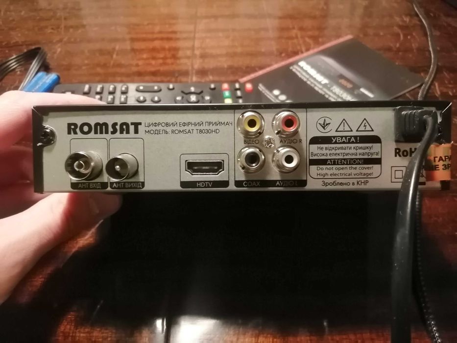 Тюнер Т2 Romsat T8030HD (1080p), антенна Верта