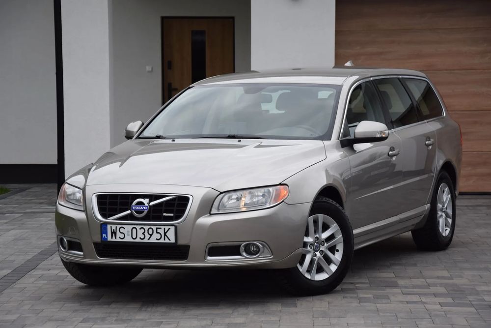 Volvo V70 2,5FT 231KM Manual LIFT Grzane Fotele PDC Nowy Rozrząd Mały Przebieg