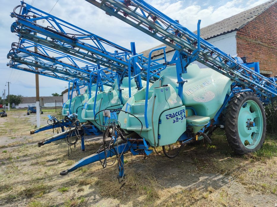 Оприскувач прицепний Berthoud Tracker 3200
