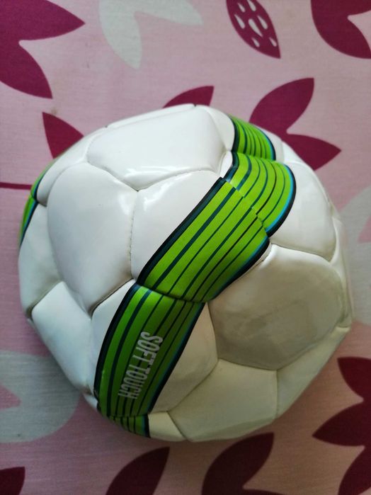 Piłka nożna Size 5 Soft Touch - stan nowy