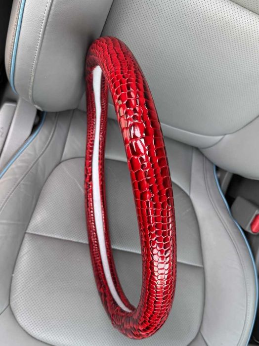 Чехол на кермо руль.  Жіночий чохол на кермо зі стразами.