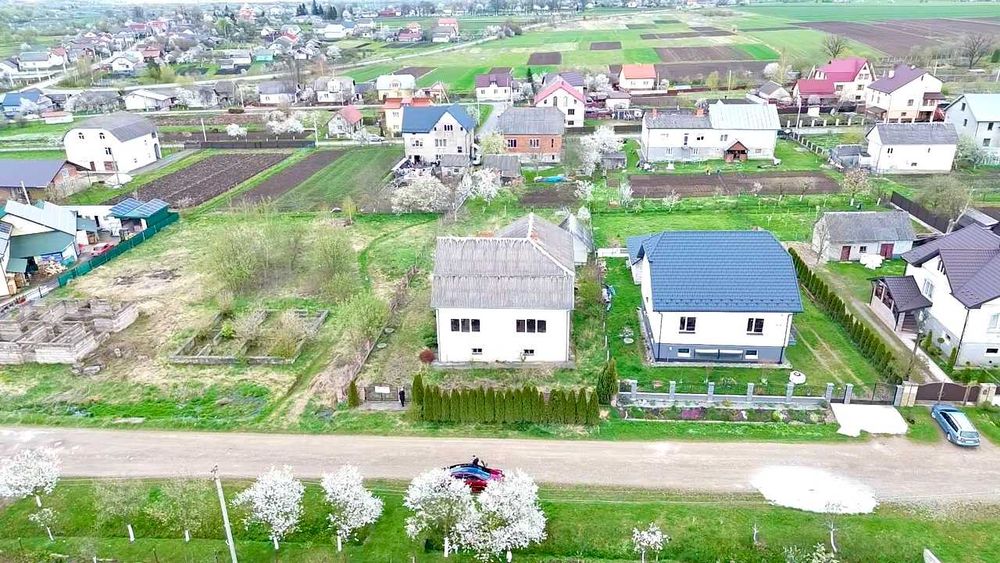 Просторий будинок 317 м² з ділянкою 12 соток у Дашаві