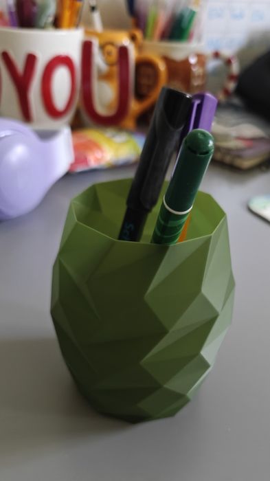 Biurowy kubek o strukturze 3D i wykonaniu w technologii druku 3D