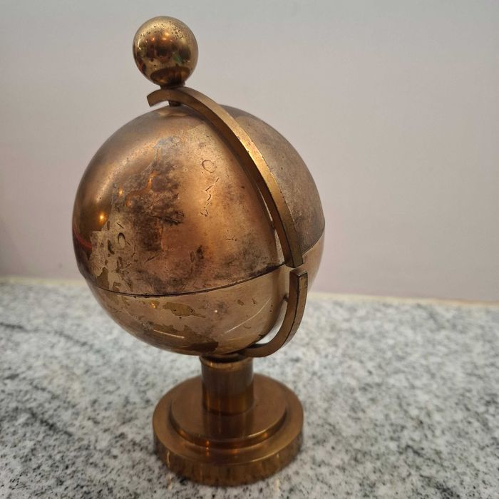 Unikatowa Papierośnica Globus retro vintage