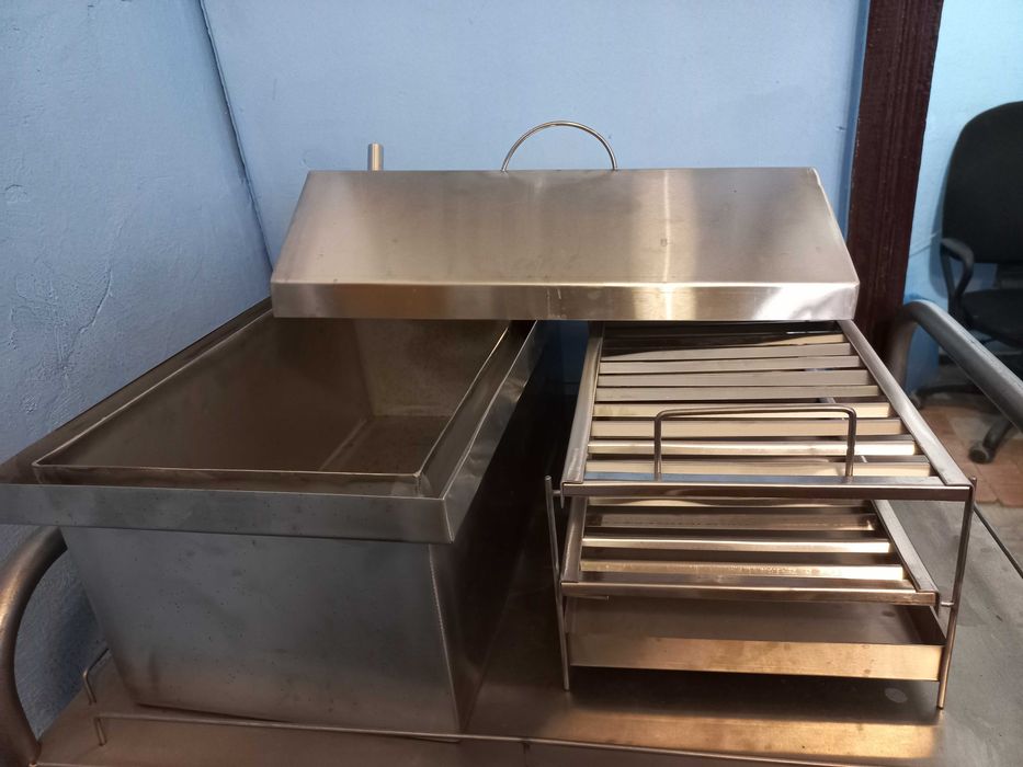 Коптильня горячего копчения из нержавейки с гидрозатвором для дома