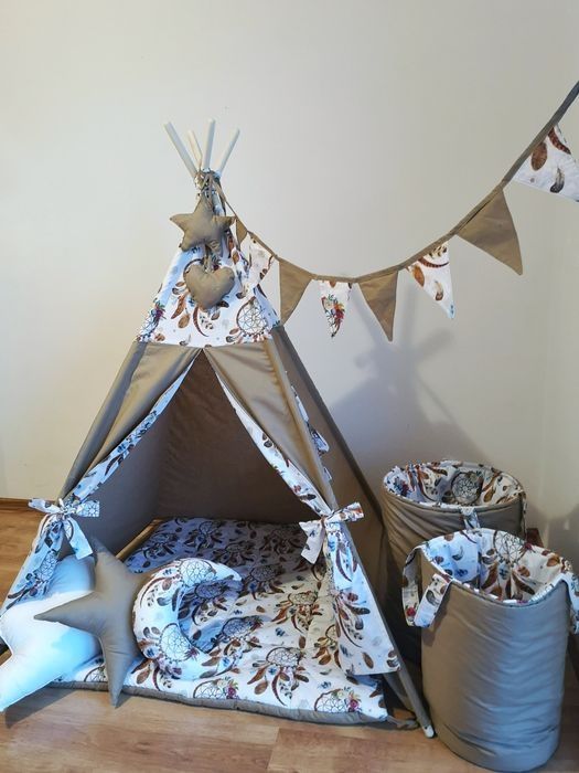 Namiot tipi z matą i poduszkami