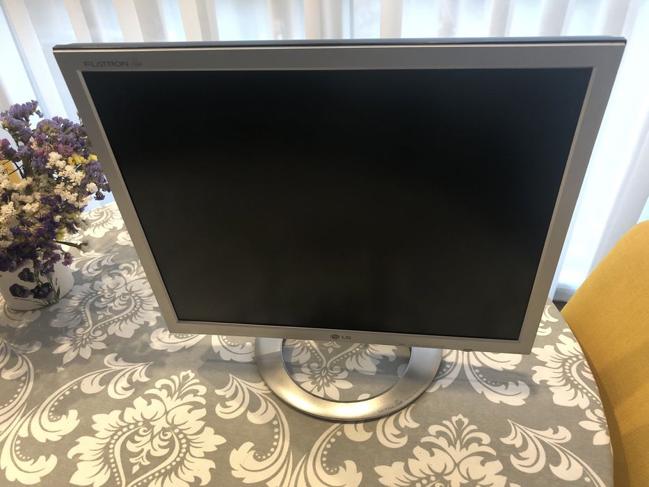 Монитор LG Flatron L1970HR-BF