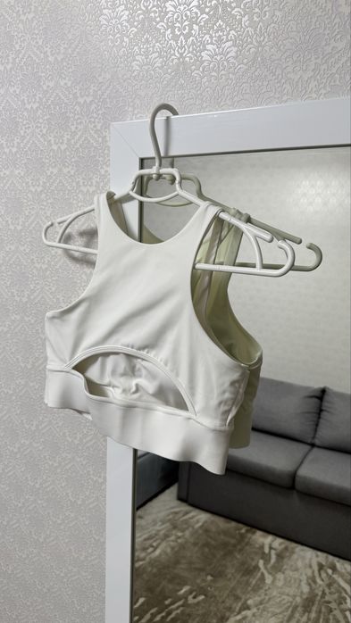 Топ білий  для спорту