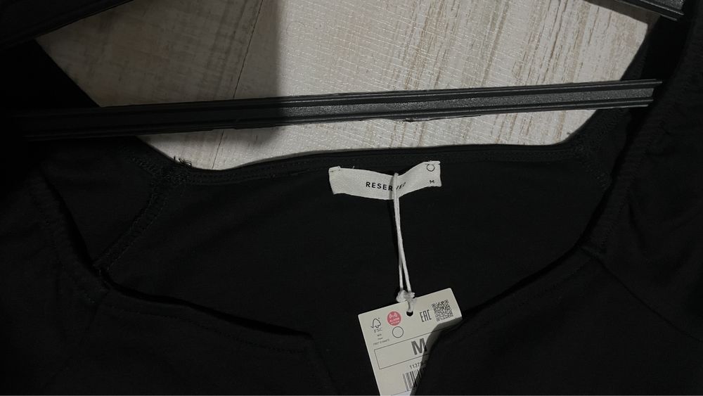 Чорний топ з корсетними вставками