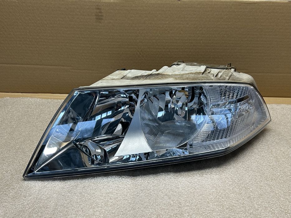 Reflektor  lewy lampa Octavia 04-08