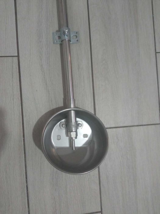 Система чашкового напування для свиней та поросят від 25 кг з нержавій