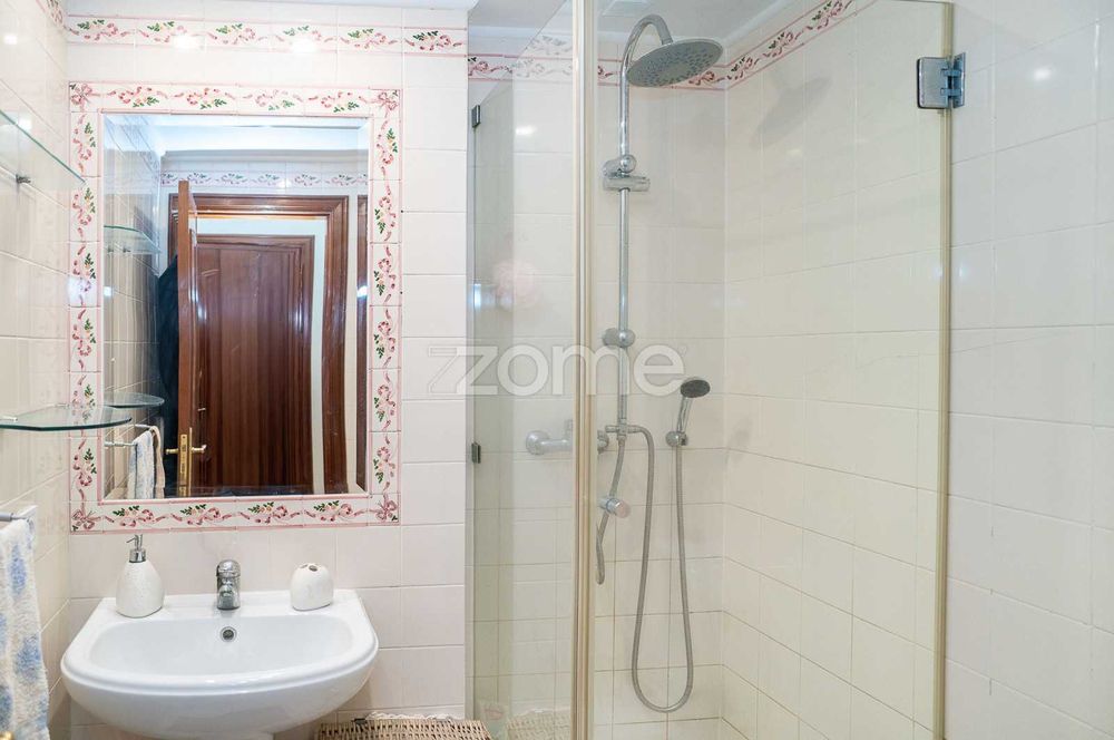 Apartamento T3 com parqueamento e arrecadação