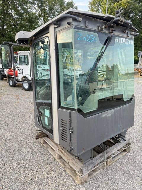 HITACHI ZW 150 KABIN używana kompletna do ładowarki kołowej