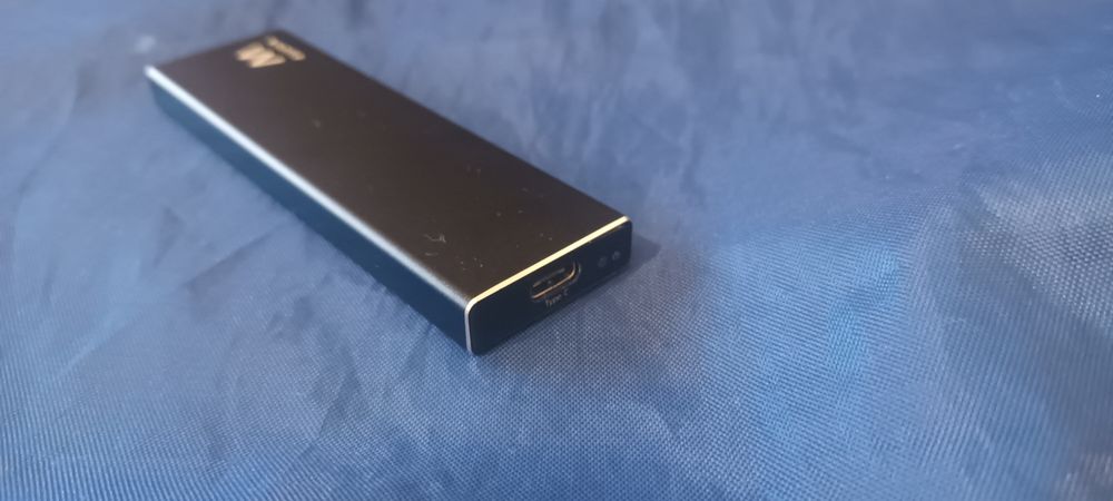 Caixa disco externo ssd com 500 Gb