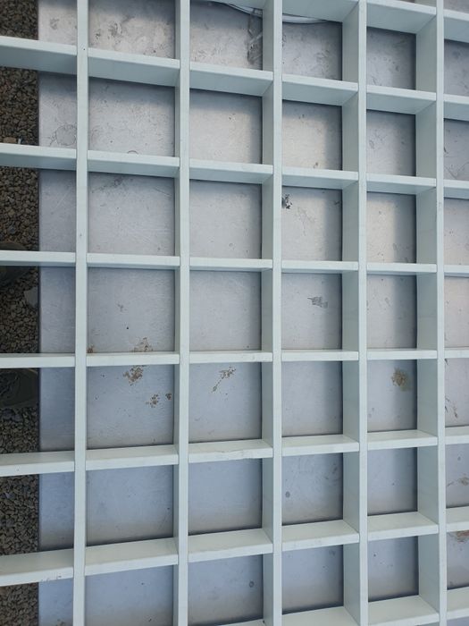 Sufit rastrowy biały