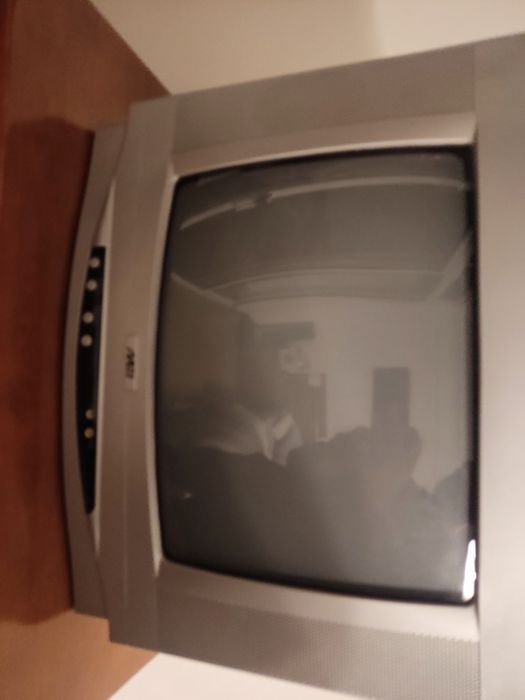 TV de 14 polegadas da marca MEI.