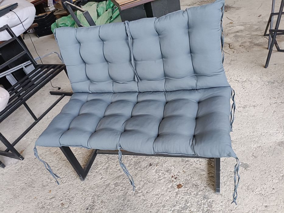 Металеві лавки , стільці