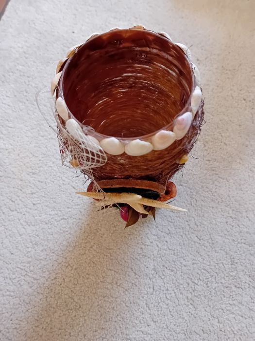 Ozdobny kufel oklejony brązowy