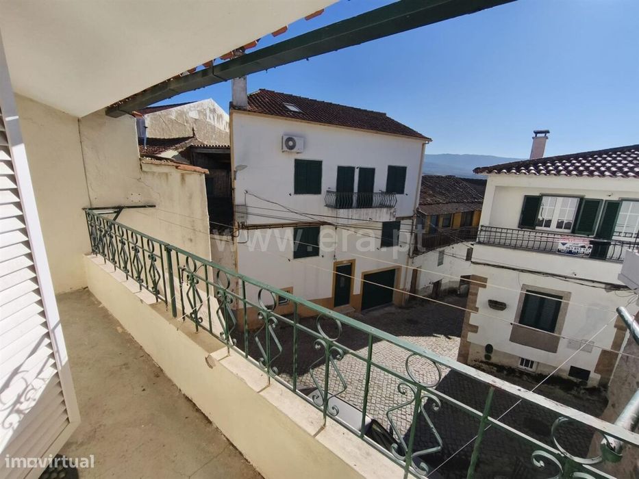 Moradia em Banda T2 / Fundão, Telhado