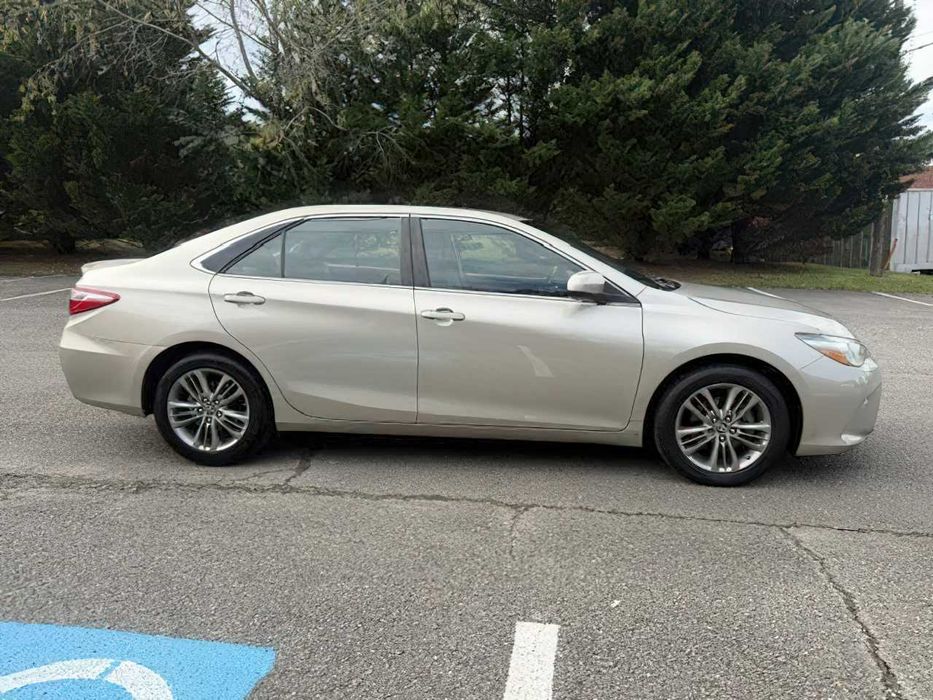 Toyota Camry      2016
