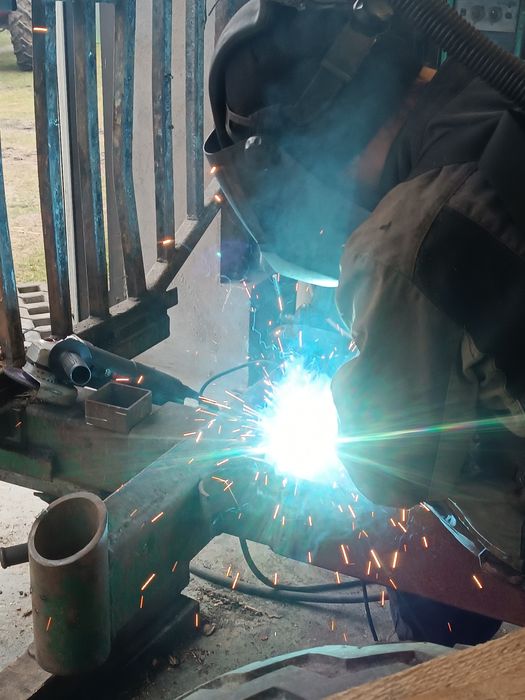 Balustrady, bramy, konstrukcje stalowe ,usługi spawalnicze