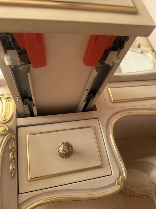 Продам туалетний столик із дзеркалом Angello Capellini (оригінал)