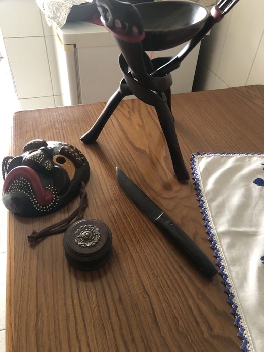 Várias peças em pau preto