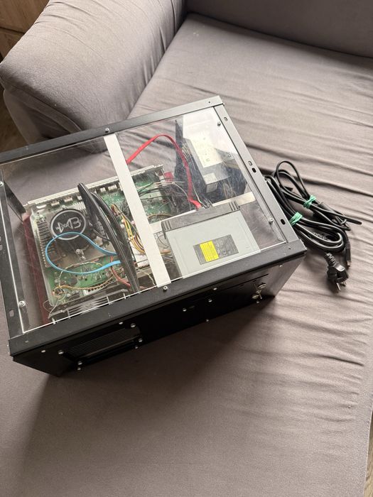 Tuningowany ulepszony xbox one x z chlodzeniem wodnym w pelni sprawny uzywany stan idealny z hdmi i przewodem zasilajacym