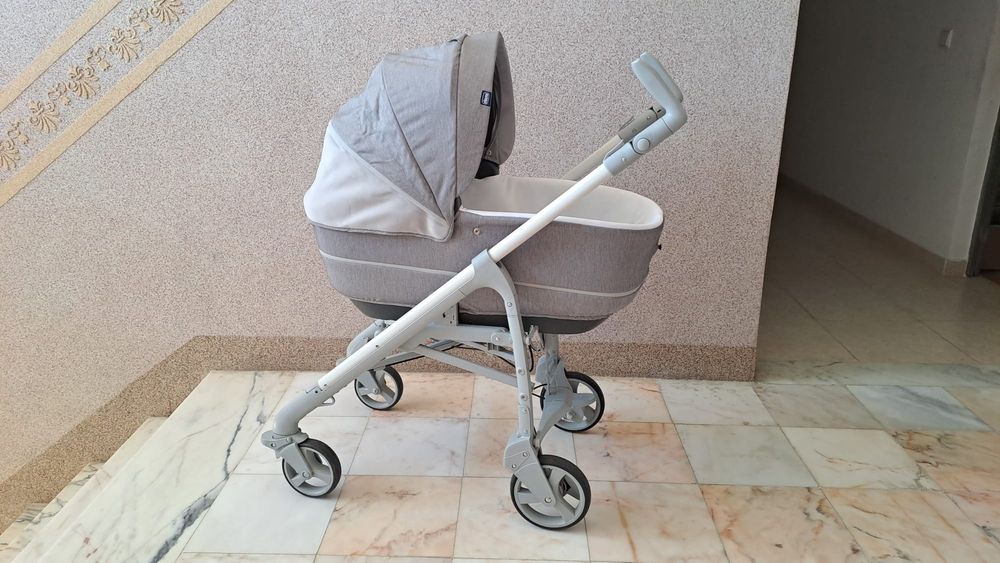 Trio Love cinzento com isofix Chicco