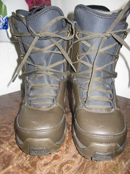 Botas novas de ski e snowboard, marca Wedze.