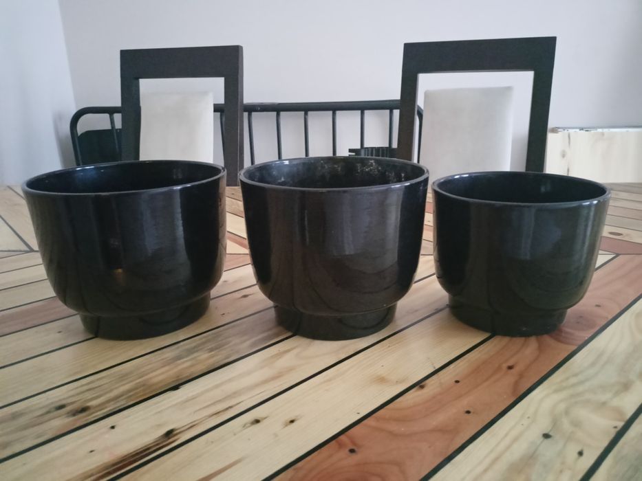 3 duże cermaiczne osłonki na doniczki czarne
