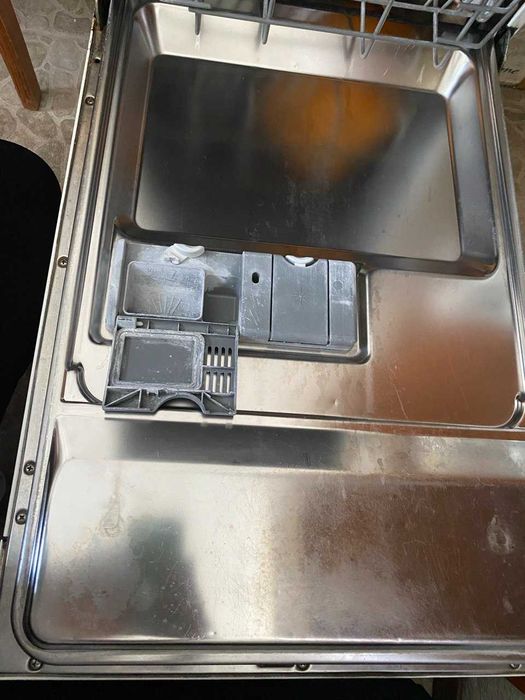 посудомийна машина Electrolux