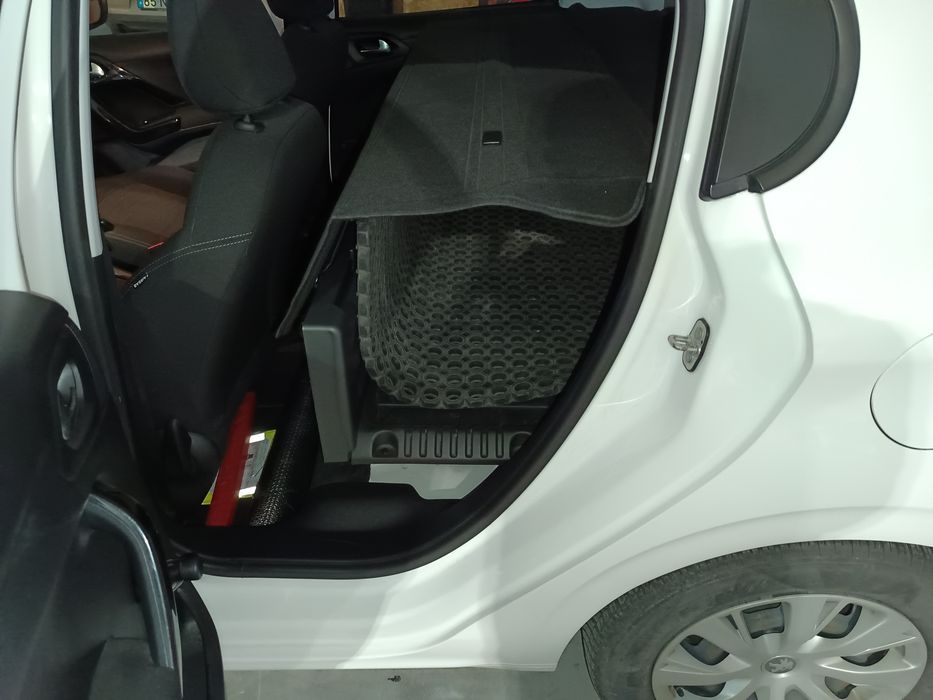 Peugeot 208 1.6 HDI 75cv