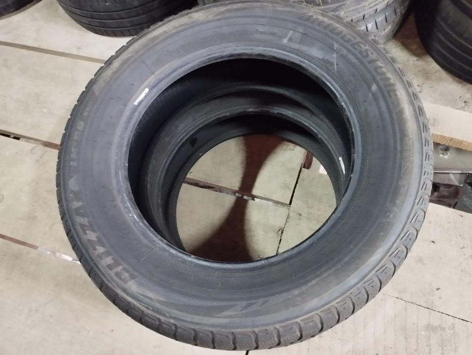 Резина Шини r17 225*65 Bridgestone