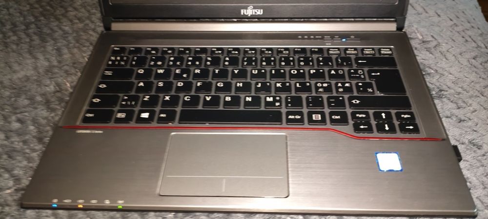 Ноутбук Fujitsu e746