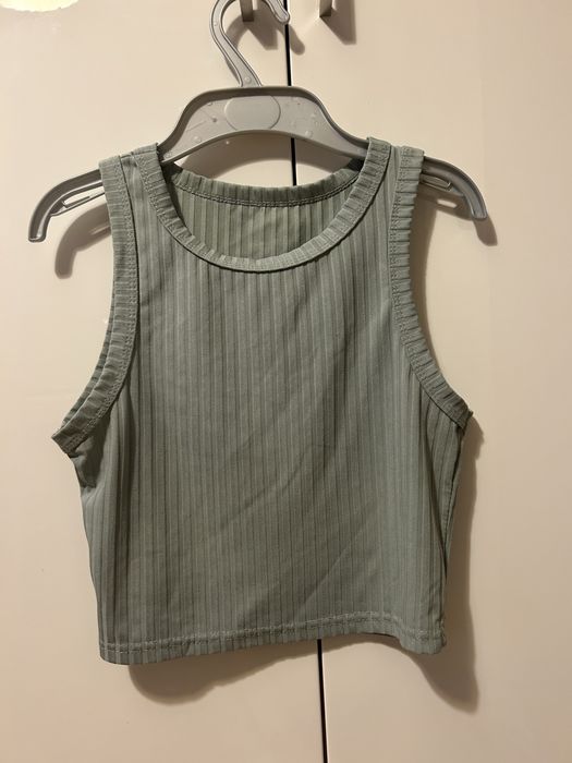 Crop top.