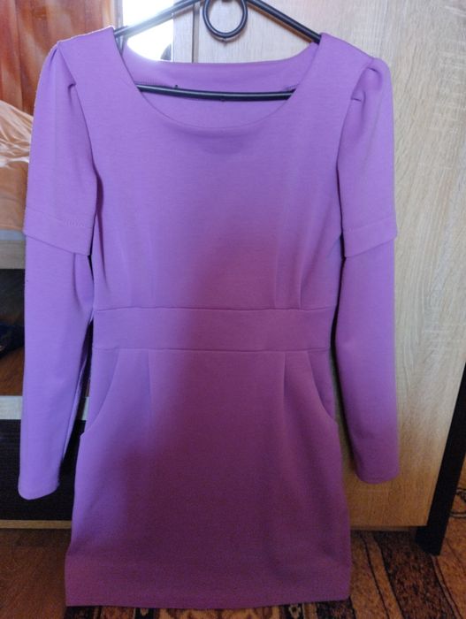 Сукня бузкового кольору